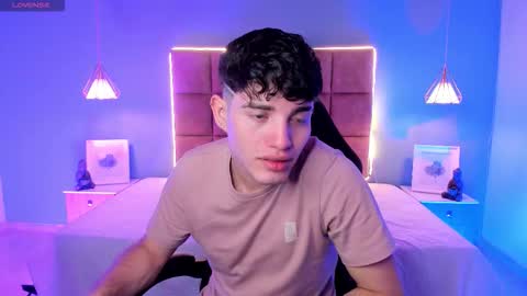 ALejoo Saenz online show from February 15, 7:51 am