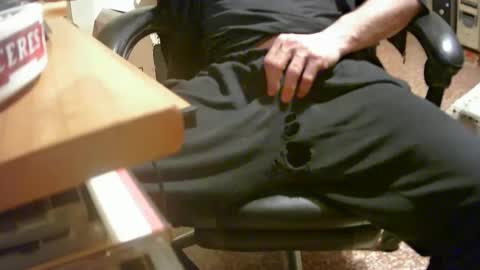 Snapshot of alex81pv1981 chatting on February 7, 8:31 pm alex81pv1981 online show from February 7, 8:31 pm