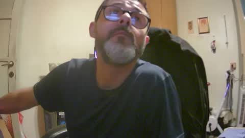 Snapshot of alex81pv1981 chatting on December 2, 8:09 pm alex81pv1981 online show from December 2, 8:09 pm