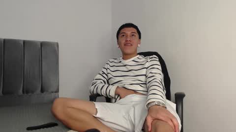 Snapshot of alex__lover chatting on December 27, 1:22 am Owen online show from December 27, 1:22 am