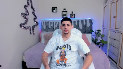 Snapshot of alex_cute77 chatting on December 6, 12:05 pm alex online show from December 6, 12:05 pm