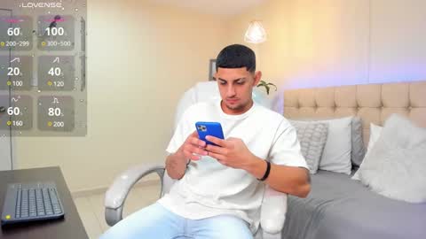 Snapshot of alex_cute77 chatting on March 5, 12:22 pm alex online show from March 5, 12:22 pm