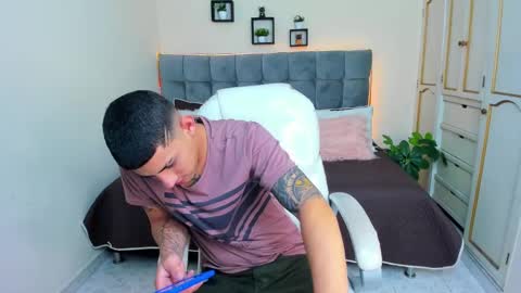 Snapshot of alex_cute77 chatting on January 25, 12:16 pm alex online show from January 25, 12:16 pm