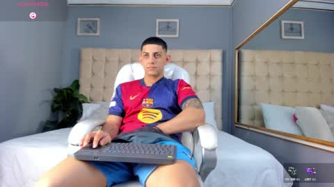 Snapshot of alex_cute77 chatting on September 16, 2:51 pm alex online show from September 16, 2:51 pm