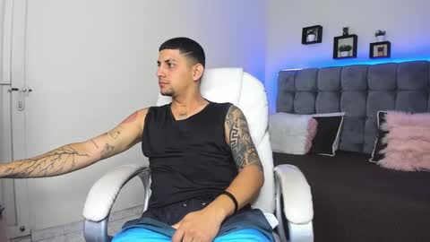 Snapshot of alex_cute77 chatting on February 7, 12:39 pm alex online show from February 7, 12:39 pm