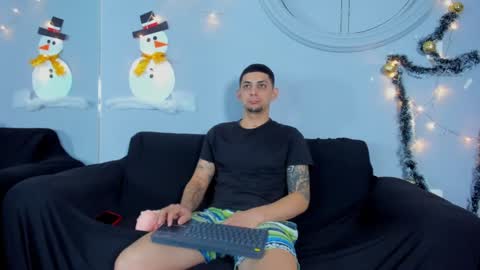 Snapshot of alex_cute77 chatting on December 3, 12:16 pm alex online show from December 3, 12:16 pm