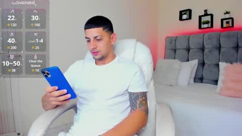 Snapshot of alex_cute77 chatting on February 26, 12:14 pm alex online show from February 26, 12:14 pm