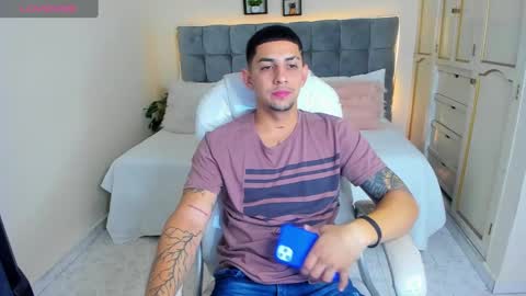 Snapshot of alex_cute77 chatting on February 24, 12:16 pm alex online show from February 24, 12:16 pm