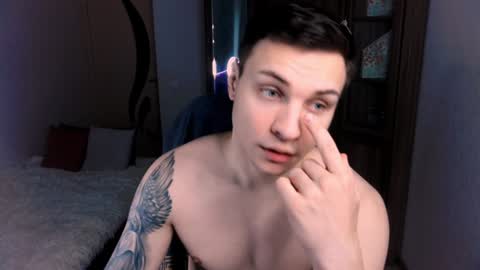 Snapshot of alex_milson chatting on December 19, 12:13 am alex_milson online show from December 19, 12:13 am