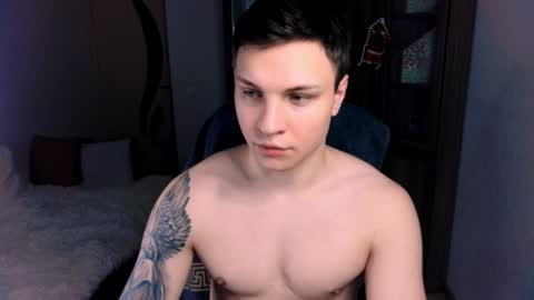 Snapshot of alex_milson chatting on December 22, 5:34 am alex_milson online show from December 22, 5:34 am