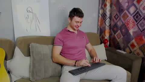 Snapshot of alex_onelove chatting on February 12, 6:40 am Alex online show from February 12, 6:40 am
