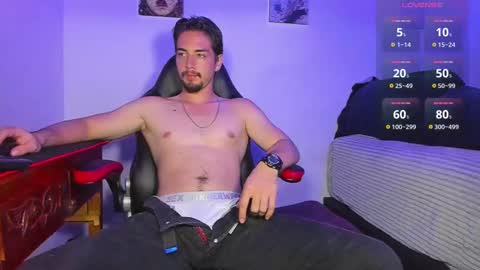 Snapshot of alex_smith0 chatting on February 10, 3:13 am     online show from February 10, 3:13 am