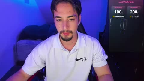 Snapshot of alex_smith0 chatting on February 13, 11:37 pm     online show from February 13, 11:37 pm