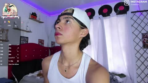 Snapshot of alex_sweet_69 chatting on December 29, 3:57 pm Alex online show from December 29, 3:57 pm