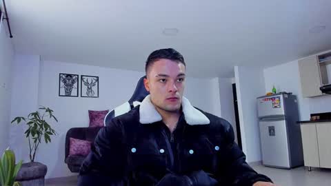 Snapshot of alexander_collin_ chatting on January 8, 1:52 pm Alex Collin online show from January 8, 1:52 pm