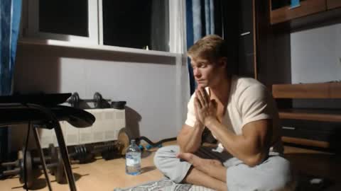 Snapshot of alexandrmarvel chatting on October 8, 9:41 pm SportStranger online show from October 8, 9:41 pm