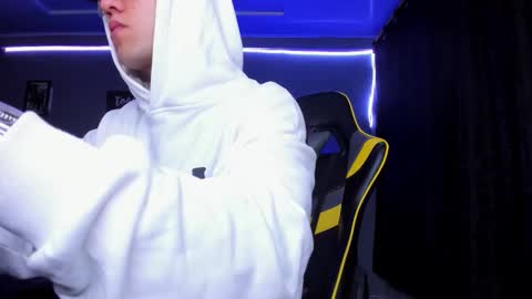 alexgiraldo__ online show from October 29, 10:07 am