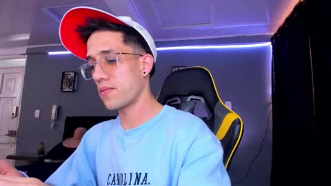 alexgiraldo__ online show from October 1, 4:22 pm