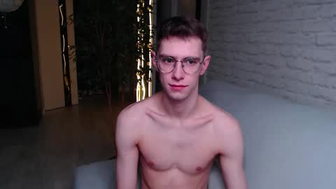 Snapshot of alfie_evanss chatting on October 19, 7:33 am Alfie online show from October 19, 7:33 am