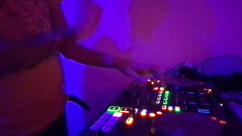 Snapshot of alien8720 chatting on February 26, 6:42 pm busco rockera online show from February 26, 6:42 pm