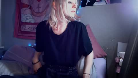 Alien Bella online show from March 1, 2:28 pm