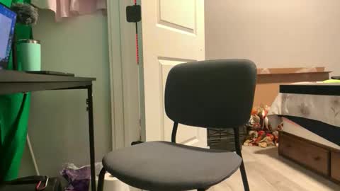 Allergictolove online show from November 27, 4:43 pm