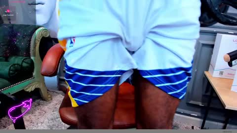 Snapshot of allessandrosantos chatting on December 21, 11:45 pm                                 Help me reach 100 likes online show from December 21, 11:45 pm