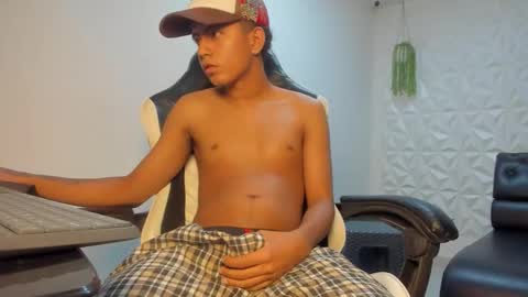 alluringangel01 online show from January 13, 1:32 am