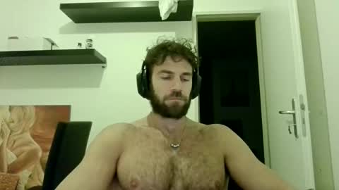 alphah_hunk online show from October 26, 7:05 pm