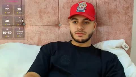 Snapshot of amadeo_wild chatting on October 22, 4:21 pm Amadeo Wild online show from October 22, 4:21 pm