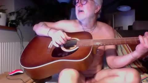 Snapshot of amberr11 chatting on October 19, 10:35 pm Amberr11 online show from October 19, 10:35 pm