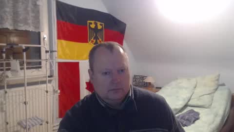 Snapshot of andre124231 chatting on December 8, 8:04 pm Andre online show from December 8, 8:04 pm