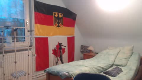 Snapshot of andre124231 chatting on December 9, 2:51 pm Andre online show from December 9, 2:51 pm