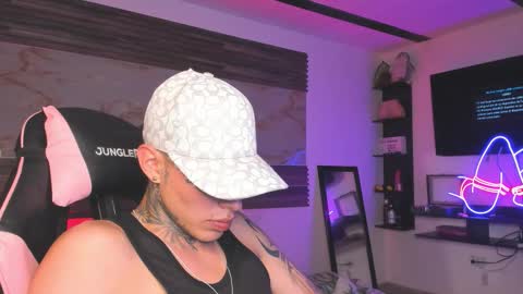 andrees_s online show from December 15, 11:46 pm