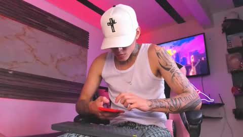 andrees_s online show from January 19, 2:14 am