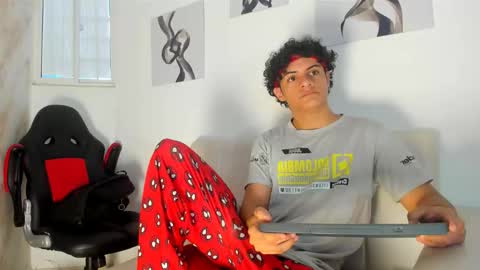 Snapshot of andres_cream chatting on October 17, 12:31 pm andres_cream online show from October 17, 12:31 pm