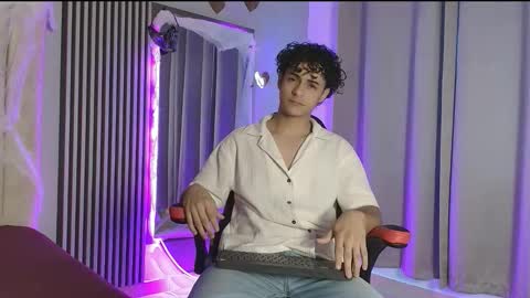 Snapshot of andres_cream chatting on October 16, 12:13 pm andres_cream online show from October 16, 12:13 pm