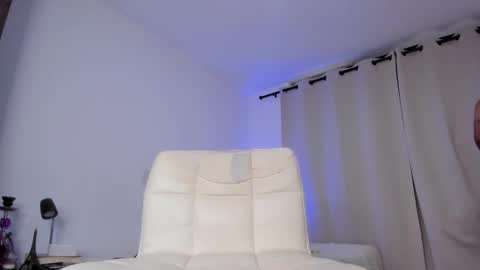 Snapshot of andres_ocampo02 chatting on February 9, 9:49 pm ANDRES INDEPENDENT MODEL online show from February 9, 9:49 pm