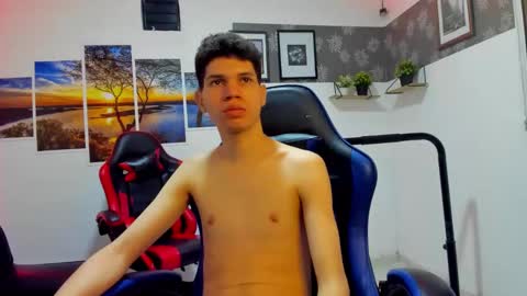 andrew_2811 online show from October 30, 8:05 am