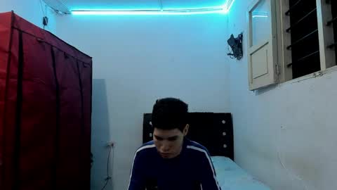 andrew_2811 online show from April 21, 12:13 am