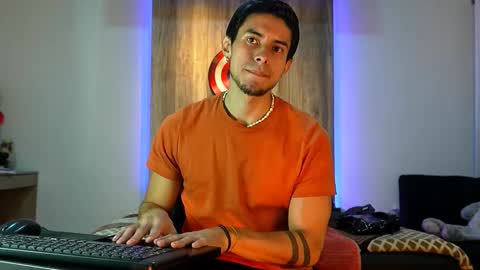 Snapshot of andrew_elliot chatting on September 15, 11:28 pm Andrew online show from September 15, 11:28 pm