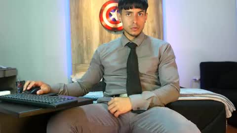 Snapshot of andrew_elliot chatting on March 12, 2:52 am Andrew online show from March 12, 2:52 am