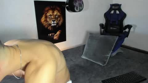 Snapshot of andrew_lover21 chatting on March 7, 4:45 am Andrew online show from March 7, 4:45 am