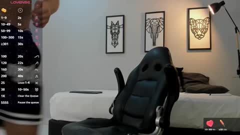Snapshot of andrewlamar77 chatting on March 1, 1:18 pm Andrewlamar21 online show from March 1, 1:18 pm