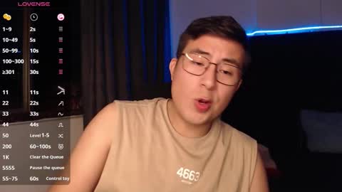 Snapshot of andrewmhilton_ chatting on October 6, 6:29 am andrewmhilton_ online show from October 6, 6:29 am