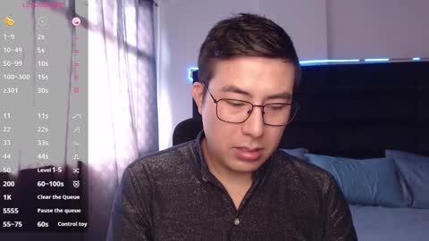 andrewmhilton_ online show from November 10, 6:35 pm