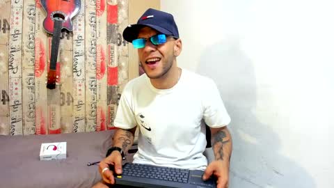   online show from December 3, 7:55 pm