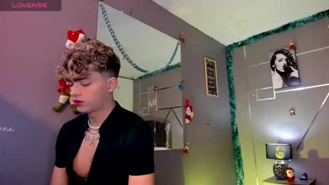 Snapshot of andrius_24 chatting on December 19, 12:01 pm online show from December 19, 12:01 pm