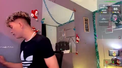 Snapshot of andrius_24 chatting on December 18, 11:45 am online show from December 18, 11:45 am