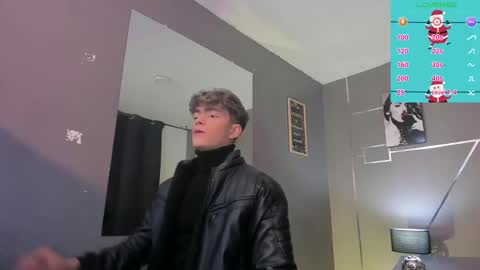 Snapshot of andrius_24 chatting on December 11, 11:32 am online show from December 11, 11:32 am